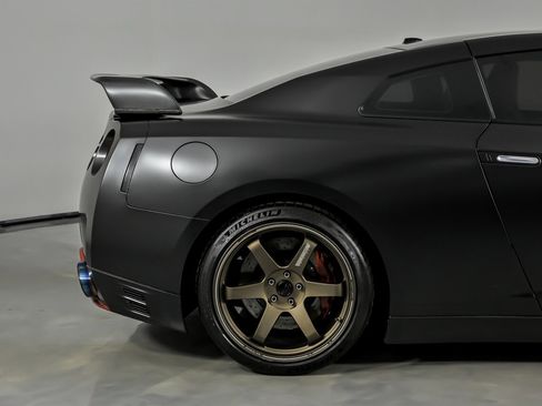 Used 2012 Nissan GT-R Premium image 13