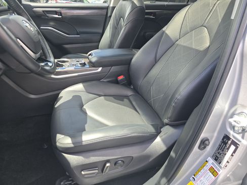 Used 2024 Toyota Highlander Platinum AWD/4WD image 22