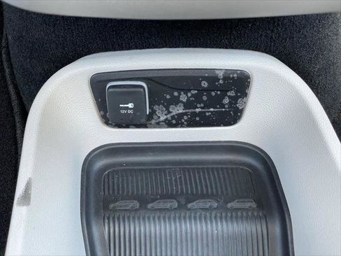 Used 2023 Chrysler Pacifica Touring-L FWD image 32
