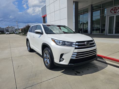 Used 2018 Toyota Highlander Limited Platinum image 2