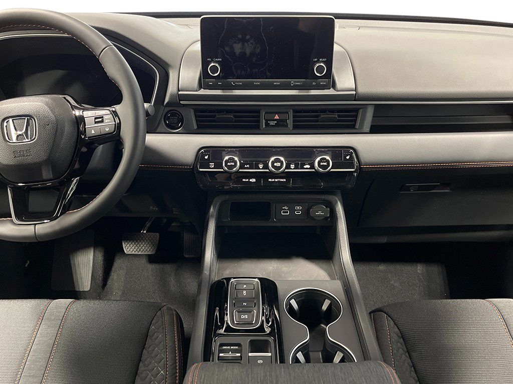 Used 2025 Honda Pilot Sport image 19