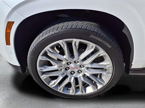 Used 2025 GMC Yukon Denali w/ Sun & Power Step Package image 28