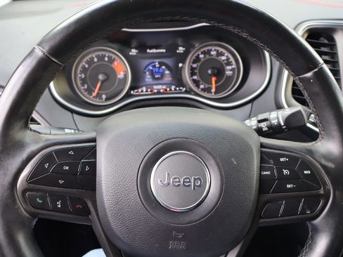 Used 2019 Jeep Cherokee Trailhawk w/ Cold Weather Group AWD/4WD image 18