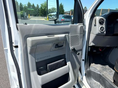 Used 2012 Ford E-450 and Econoline 450 Super Duty w/ Shuttle Bus Prep Pkg image 10