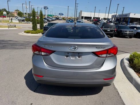 Used 2014 Hyundai Elantra SE w/ Option Group 02 FWD image 5
