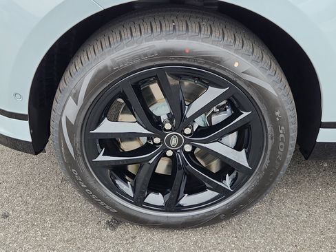 Used 2026 Land Rover Range Rover Velar Dynamic SE image 9