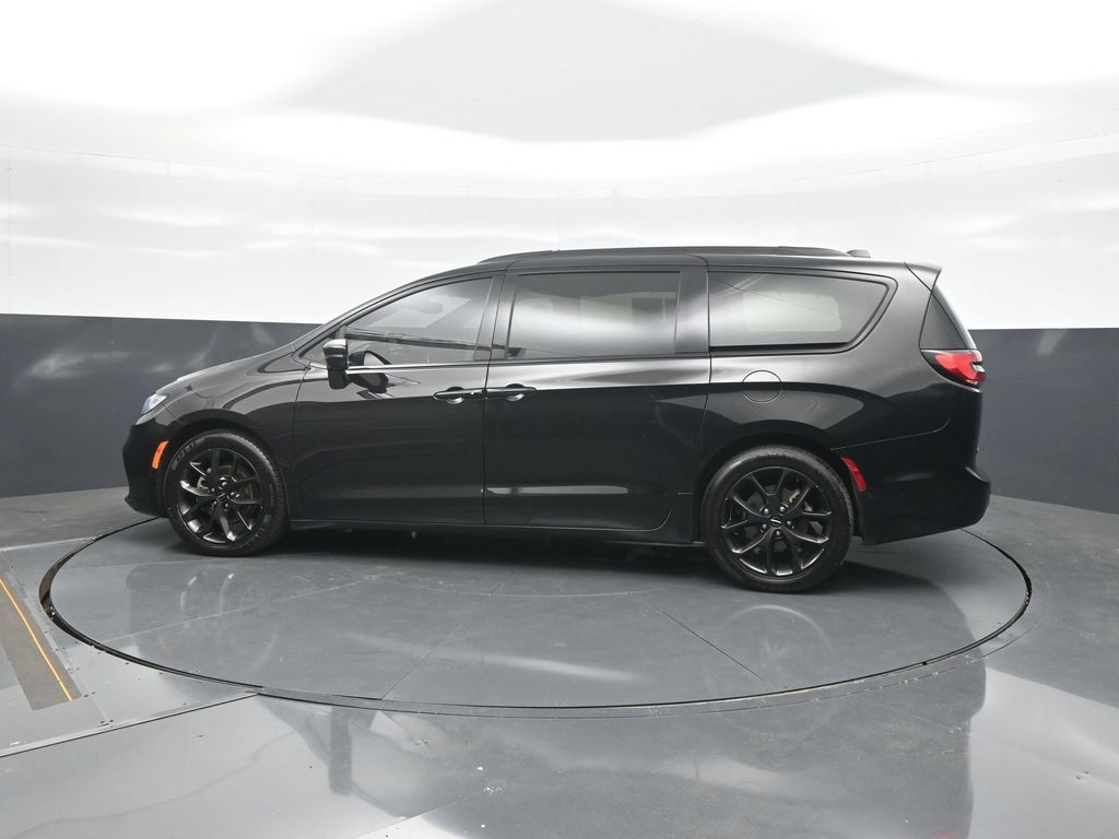 Used 2025 Chrysler Pacifica Limited FWD image 4