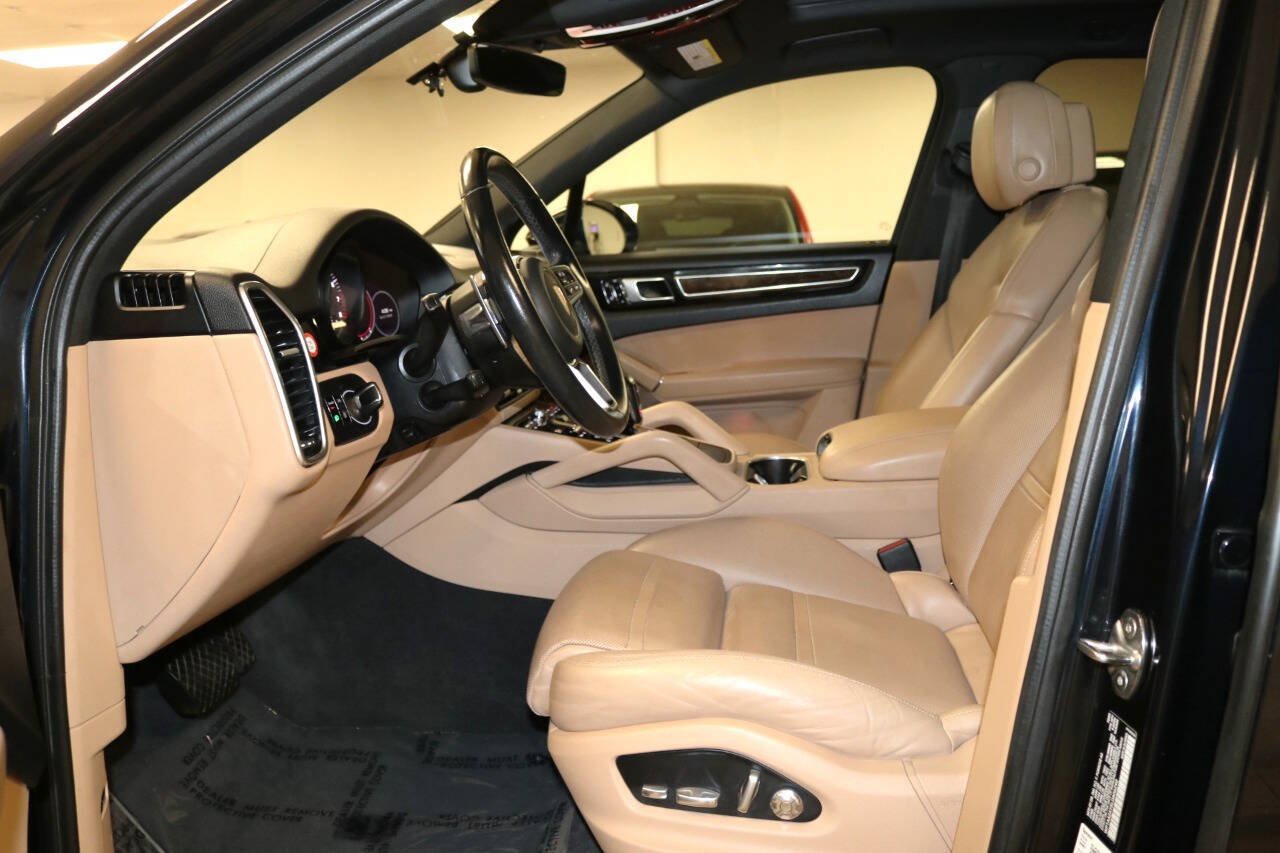 Used 2020 Porsche Cayenne Turbo AWD/4WD image 12