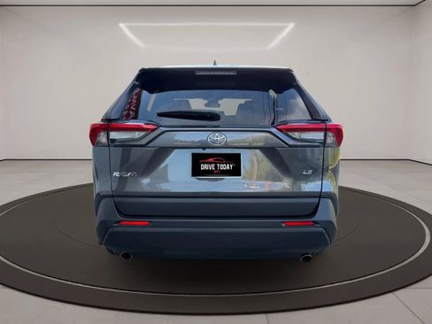 Used 2019 Toyota RAV4 LE w/ Carpet Mat Package image 4