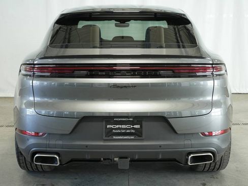 Used 2025 Porsche Cayenne Coupe image 12