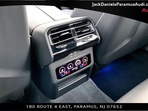 Used 2025 BMW M5 w/ Carbon Package image 17