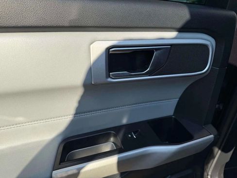 Used 2021 Ford Explorer XLT w/ Equipment Group 202A image 19