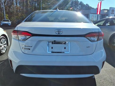 Used 2020 Toyota Corolla LE image 2
