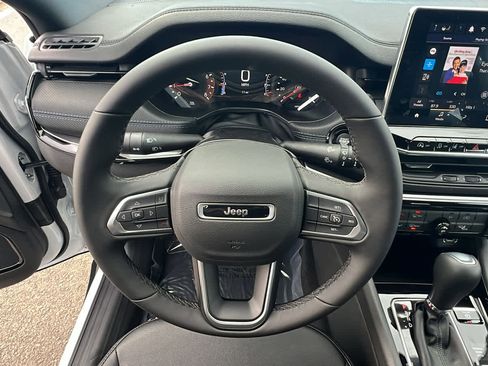 New 2026 Jeep Compass Latitude image 18