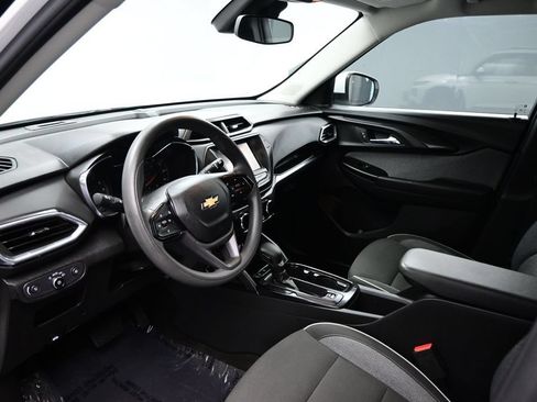 Used 2023 Chevrolet TrailBlazer LT FWD image 7