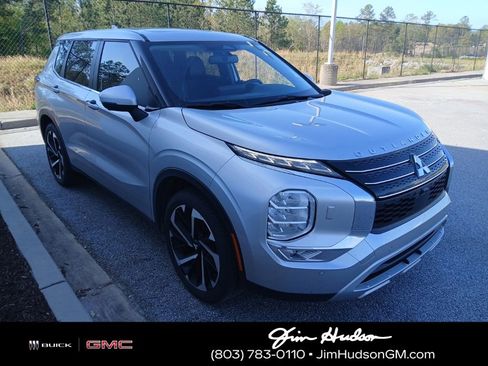 Used 2024 Mitsubishi Outlander SE Black Edition image 3