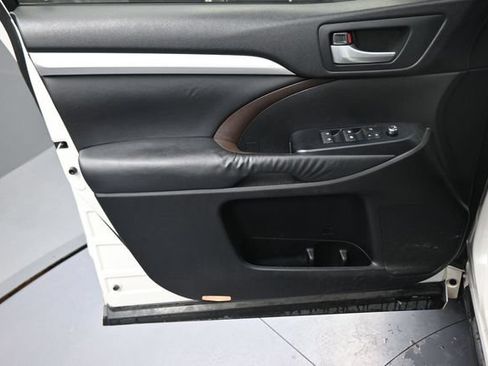 Used 2015 Toyota Highlander XLE AWD/4WD image 21