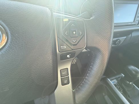 Used 2018 Toyota Tacoma SR5 image 22