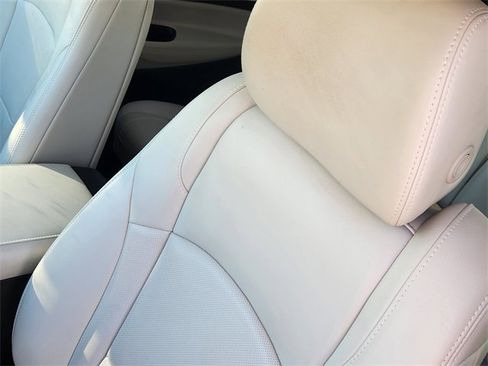 Used 2022 Buick Enclave Essence image 24