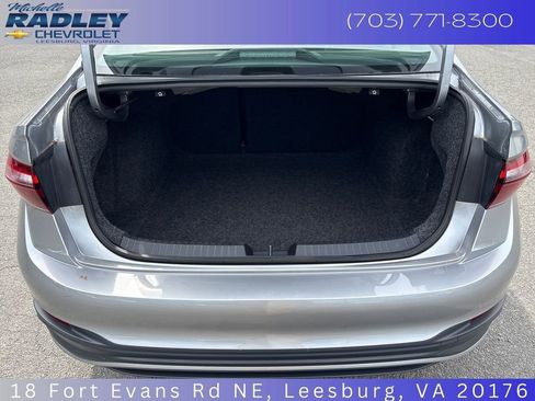Used 2024 Volkswagen Jetta SE FWD image 11