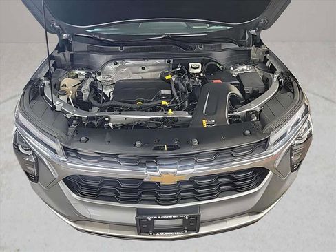 Used 2024 Chevrolet Trax LT w/ Driver Confidence Package image 8