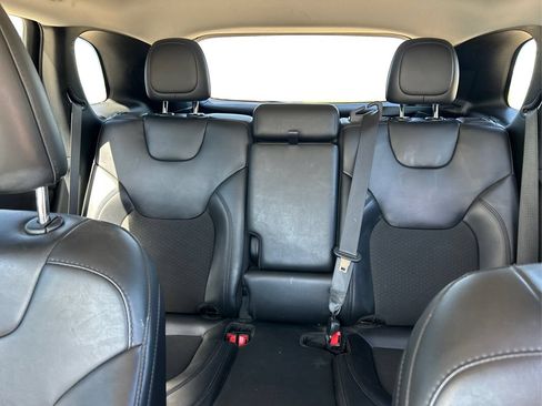 Used 2021 Jeep Cherokee Latitude Plus FWD image 13