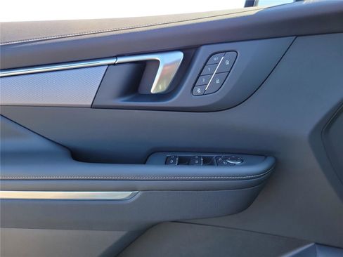 New 2026 Buick Enclave Sport Touring w/ Power Package image 18