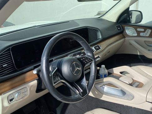 Used 2024 Mercedes-Benz GLS 450 4MATIC image 7