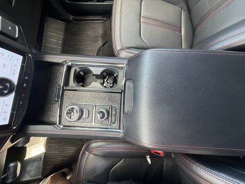 Used 2024 Ford Expedition Limited AWD/4WD image 32