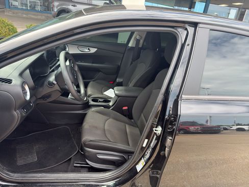 Used 2024 Kia Forte LX FWD image 9