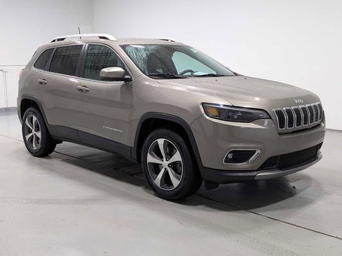 Used 2019 Jeep Cherokee Limited AWD/4WD image 11