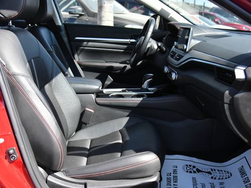 Used 2025 Nissan Altima 2.5 SR FWD image 39