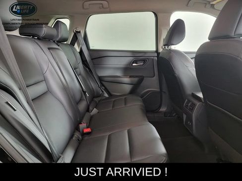 Used 2026 Nissan Rogue SL AWD/4WD image 17