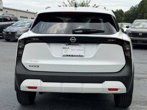 Used 2026 Nissan Kicks SV FWD image 4