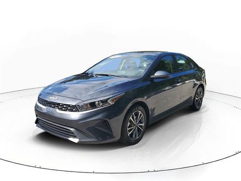 Certified 2023 Kia Forte LXS image 3