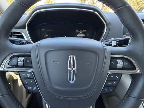 Used 2020 Lincoln Continental w/ Premium Package image 28