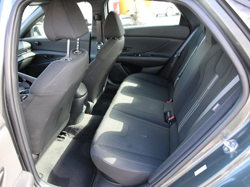 Used 2025 Hyundai Elantra SEL image 19