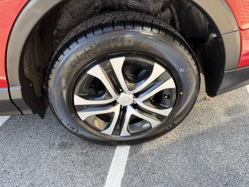 Used 2017 Toyota RAV4 LE image 10