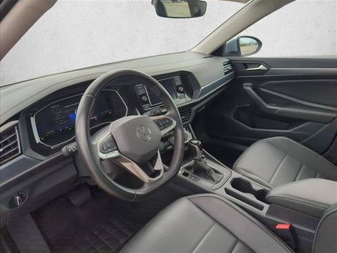 Used 2024 Volkswagen Jetta SE FWD image 11