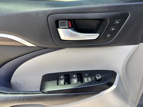 Used 2016 Toyota Highlander Limited Platinum image 45