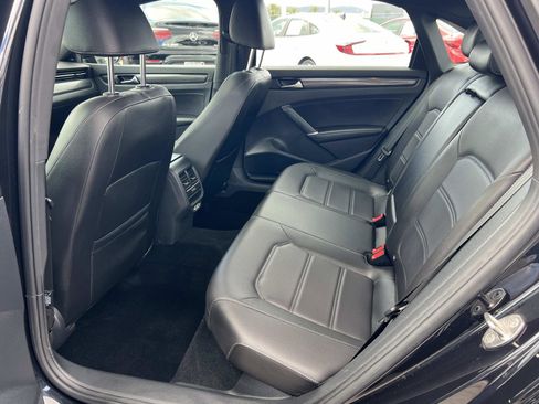 Certified 2022 Volkswagen Passat 2.0T R-Line image 20