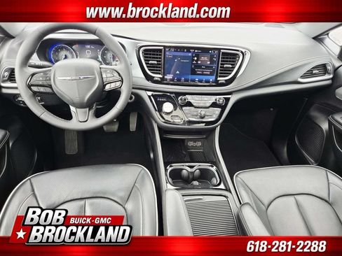 Used 2025 Chrysler Pacifica Limited FWD image 10