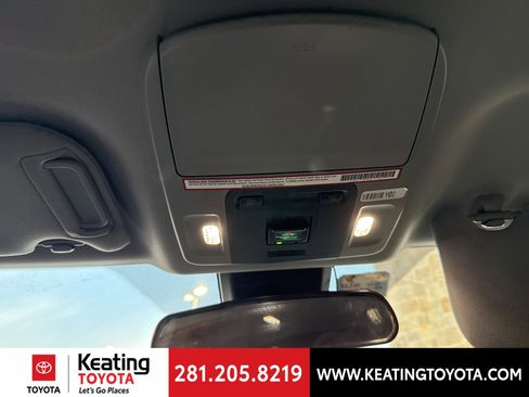 Used 2020 Toyota Camry SE image 18