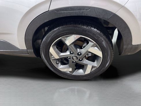 Used 2025 Hyundai Venue SEL FWD image 23