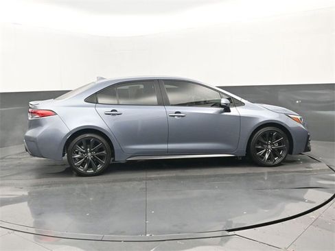 Used 2024 Toyota Corolla SE image 2