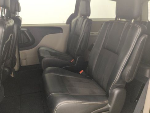 Used 2019 Dodge Grand Caravan SXT FWD image 18
