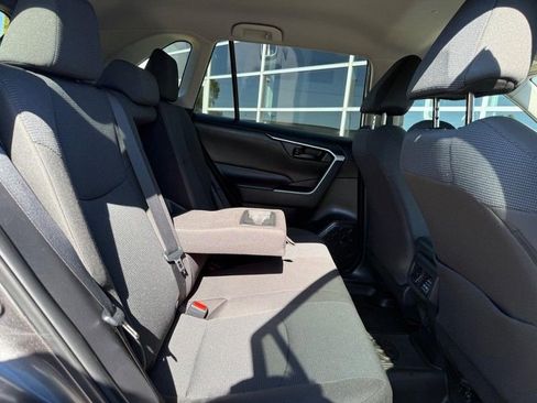 Used 2022 Toyota RAV4 LE AWD/4WD image 12