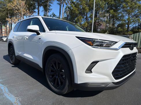 Used 2026 Toyota Grand Highlander XLE FWD image 1