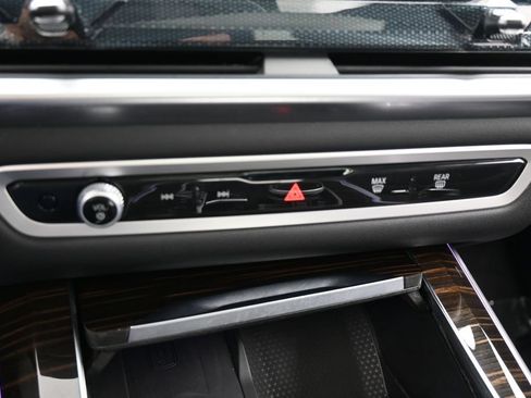 Used 2025 BMW X5 xDrive50e AWD/4WD image 27