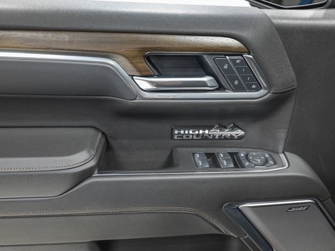 Used 2025 Chevrolet Silverado 1500 High Country AWD/4WD image 13